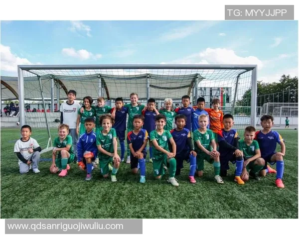 足球明星机器人引领未来体育科技革命助力青少年足球梦想实现